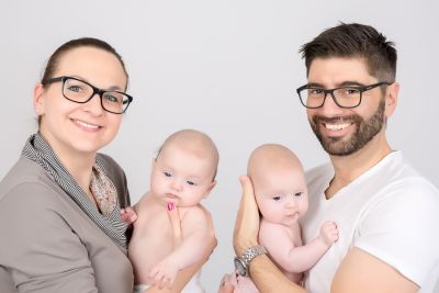 Familienfoto mit Babys