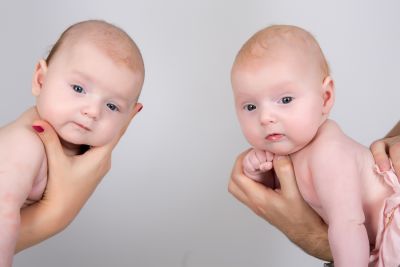 Zwillinge bei Babyfotoshooting Neutraubling